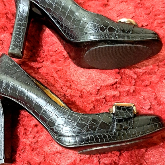 LIKE NEW BURBERRY HEELS - Picture 7 of 14
